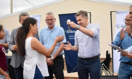 Zdero entregó viviendas a varias familias de Concepción del Bermejo