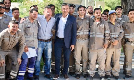 IMPULSO AL SECTOR ELÉCTRICO: EL GOBERNADOR ZDERO ENTREGÓ CAMIONETAS PARA REFORZAR LAS TAREAS OPERATIVAS DE SECHEEP