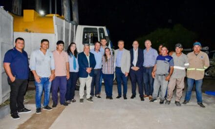 EL GOBERNADOR ZDERO INAUGURÓ LA PLANTA DE ÓSMOSIS INVERSA EN CORONEL DU GRATYEn el marco del aniversario 83° de Coronel Du Graty, el Gobernador Leandro Zdero dejó oficialmente habilitada ayer una Planta de Ósmosis Inversa, lo que permitirá abastecer con más agua potable a los habitantes de la localidad y a los parajes rurales cercanos. Cabe destacar que la misma se encontraba fuera de servicio desde 2023 y se la pone en funcionamiento con recursos propios.