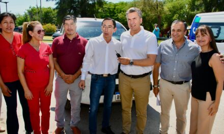 EL GOBERNADOR ZDERO ENTREGÓ NUEVAS AMBULANCIAS PARA LOS HOSPITALES DE TACO POZO, QUITILIPI, SÁENZ PEÑA Y PAMPA DEL INFIERNO