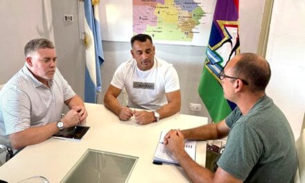 La Federación Chaqueña de Patinaje (Fe.Cha.Pat.) se reunió con el Presidente del Instituto del Deporte Chaqueño, Prof. Fabio Vázquez, presentando su calendario deportivo del presente año, como así también realizando un balance del pasado 2024.