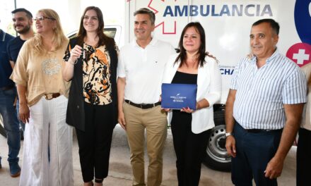 OPERATIVO SANITARIO EN TRES ISLETAS: EL GOBERNADOR ZDERO ENTREGÓ ADEMÁS UNA NUEVA AMBULANCIA, DE ALTA TECNOLOGÍA, PARA EL HOSPITAL “DR. JORGE VÁZQUEZ”
