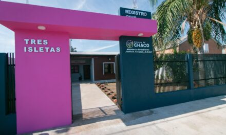 TRES ISLETAS: EL GOBERNADOR ZDERO INAUGURÓ LA REFACCIÓN INTEGRAL DEL REGISTRO CIVIL